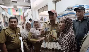 Wakil Walikota Depok Imam Budi Hartono Serahkan Bantuan Pangan ke 2.700 PKH di Cinere, Tidak Mampu dan Belum Terdaftar, Segera Daftar!