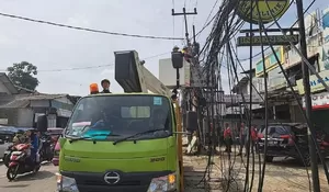 Hore! Dinas PUPR Kota Depok Sterilkan Jalan dari Kabel Semrawut, Sudah Masuk Simpang KSU Sukmajaya
