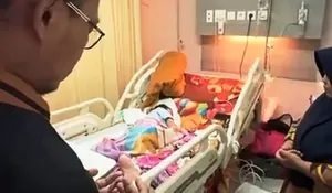 Jenguk Korban Luka Kecelakaan Bus Subang, Wakil Walikota Depok Imam Budi Hartono: Setia Doakan Suci Rahmawati