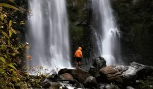 Cocok Banget Buat Jadi Destinasi Liburan Bareng Keluarga, Curug Bandung Ini Air dan Udaranya Seger Abis!