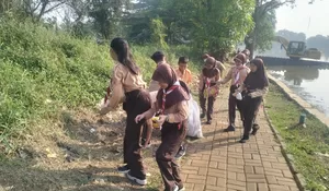Cara SDN Pengasinan 3 Sambut Hari Pramuka, Bersihkan Semua Lingkungan Sekolah Sampai ke Situ Pengasinan Depok 
