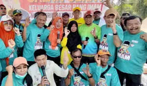 Lina Dapat Umrah, Calon Walikota Depok Imam Budi Hartono Haru dan Berikan Bekal Uang serta Buatkan Paspor Gratis