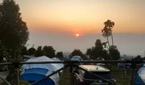 Tempat Camping dengan View Cakep, Tempat Nyaman, Fasilitas Lengkap dan Ada Kolam Renang Ini Cocok Buat Liburan Keluarga!