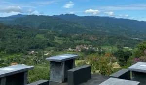 Kapan Lagi Ada Tempat Nongkrong yang Suguhi View Pegunungan yang Indah Banget! Apalagi Harga Menunya Mulai dari Rp 10 Ribu Aja