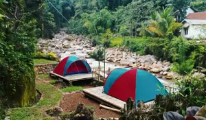 Suasana Tempat Camping Pinggir Sungai Hidden Gem Bogor, Tempatnya Nyaman, Fasilitas Lengkap dan Private Banget!