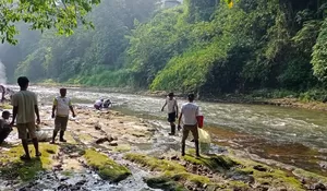 Festival Ciliwung, Masyarakat Pondok Cina Depok Gotong Royong Bersihkan Bantaran Sungai
