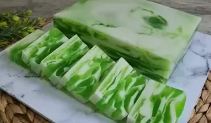 Tampilannya Cantik Banget dan Rasanya Juga Enak! Begini Resep Puding Santan Pandan