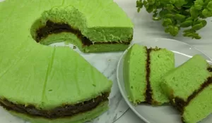 Rasanya Semakin Enak dengan Tekstur yang Empuk, Begini Resep Bolu Pandan Gula Merah!