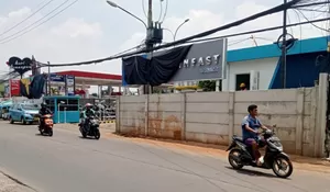 Pool Taksi di Limo Diduga Langgar Garis Sempadan, IMB Juga Masih DIpertanyakan Aparatur Setempat