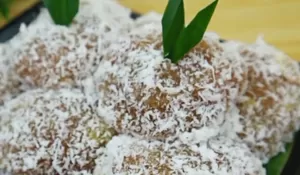 Perpaduan Kelapa dan Gula Merah Ini Gak Akan Bisa Ditolak! Apalagi Cemilan Ini Miliki Tekstur Kenyal dan Enak Banget