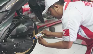 Motor Matic Kamu Enggak Mau Rusak, kan? Ini Pentingnya Mengganti Oli Transmisi Secara Rutin  