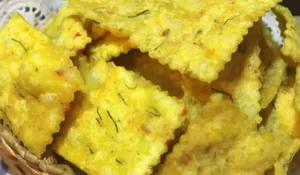 Ternyata Kamu Bisa Membuat Cemilan Renyah dari Nasi Loh, Ayo Cobain Resep Kerupuk Nasi Tanpa Jemur Ini!