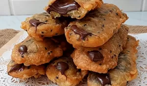 Ternyata Bisa Dibuat di Rumah! Cobain Resep Pisang Goreng Kopong Isi Coklat yang Renyah, dan Lumer Ini