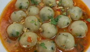 Ujan-ujan Gini Enaknya Makan yang Berkuah dan Pedas, Cobain Resep Cilok Kuah Pedas yang Gurih dan Nikmat, Cocok untuk Camilan atau Ide Jualan Ini!