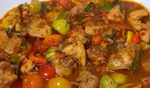 Hujan-hujan Gini Enaknya Makan yang Pedas dan Gurih, Salah Satunya Oseng Ayam Mercon Ini. Yuk Coba Buat!