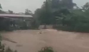 Balita Terbawa Arus di Kali Grogol Depok, Ditemukan di Jakarta Barat