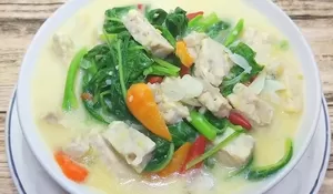 Punya Bayam Jangan Disayur Bening Aja! Yuk, Cobain Resep Sayur Bayam Tempe Kuah Santan yang Lezat, dan Gampang Buatnya Ini