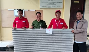 Tujuh Rumah Rusak Berat Diterjang Puting Beliung : PMI dan Pemkot Depok Salurkan 40 Asbes