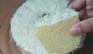 Bolu Susu Singkong dengan Topping Keju Ini Miliki Tekstur Lembut dan Enak Banget, Padahal Tanpa Teopung Terigu!