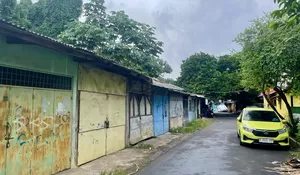 Penertiban Bangunan Liar Jalan Mujair Dinanti Warga : Pemkot Depok Diharapkan Tak Bongkar Tempat Pengajian hingga Pos Keamanan