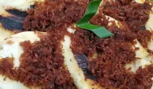 Perpaduan Olahan Pisang Bakar dan Unti Kelapa Bisa Jadi Cemilan Khas Khas Bukittinggi yang Manis dan Enak!