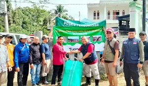 Gotong Royong Kelurahan Serua Bantu Bencana Sukabumi : Salurkan Beragam Bantuan, Akses Desa Sukajaya Hanya Bisa Ditempuh Jalan Kaki