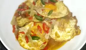 Resep Telur Ceplok Kuah Pedas Gurih Ini Gampang dan Enak Banget, Cocok Buat Masakan Cepat di Kala Lapar!