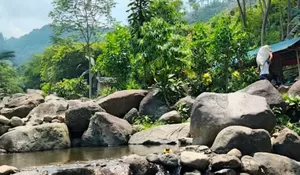 Hidden Gem Tempat Wisata yang bisa Berendam dan Berenang di Sungai yang Airnya Sebening Aqua 