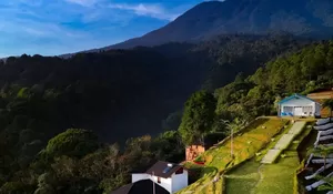 Villa dan Glamping Tertinggi di Puncak yang Pemandangannya Bikin Menghipnotis Saking Indahnya!
