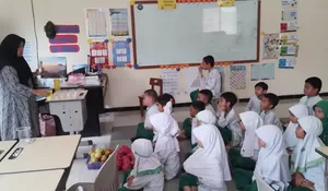 SDIF Al Fikri Depok Gunakan Metode Belajar Menyenangkan : Belajar Perubahan Wujud dengan Membuat Puding dan Jus