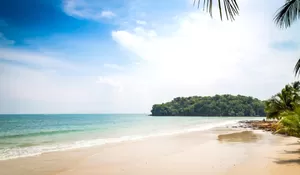 Inilah 5 Rekomendasi Pantai Kids Friendly di Ujung Genteng yang Cocok Buat Liburan Keluarga!