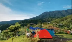 Vibes Tempat Camping Ini Dijamin Bikin Candu! Pemandangannya 180 Derajat, Bisa Motorcamp atau Campervan Juga!