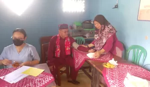 80 Lansia Jalani Pemeriksaan di Posbindu Anyelir A, Lurah Pancoranmas Turut Serta Diperiksa