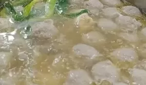 Ngaldu Banget! Ternyata Begini Membuat Kuah Bakso Bening yang Gurih, Cocok untuk Disajikan Saat Kumpul-Kumpul!