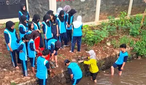 Cara SMPN 29 Depok Peringati HPSN 2025, Ajak Siswa Bersihkan Lingkungan Sekolah Hingga Bantaran Sungai