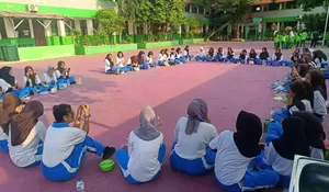 Mengintip Aktifitas Rutin SMK Sari Farma di Kota Depok : Kompak Konsumsi Vitamin dan Olahrga, Semangat Belajar Membara