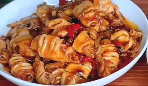 Sudah Bingung Bikin Apa Saat Sahur? Yuk, Coba Cumi Saus Tiram yang Gurih, Pedas, dan Lezat Ini!