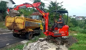Tiga Motor Tertimbun Longsor di Pasir Gunung Selatan, Dinas PUPR Kota Depok Langsung Terjunkan Satgas dan Alat Berat