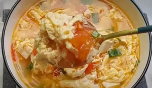 Bingung Bikin Apa untuk Menu Sahur? Ayo Coba Resep Mudah Sup Tahu Telur Tomat yang Rasanya Gurih, dan Segar Ini!