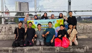 Jos! SMPN 26 Depok Bagikan 301 Paket Takjil di Beji