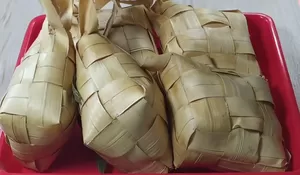 Cuma 40 Menit, Bisa Membuat Ketupat Hemat Gas yang Hasilnya Padat dan Sempurna!