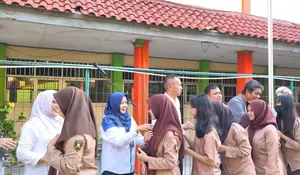 Melihat Hari Pertama KBM di SMKN 2 Depok : Saling Jabat Tangan, Saling Memaafkan