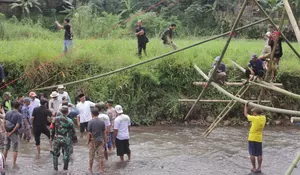 Istimewa! Pemkab Bogor Bangun Jembatan Sementara di Kampung Sempur Dramaga : Wakil Bupati Jaro Ade Turun Langsung 