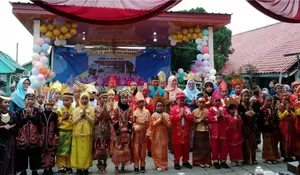 Keseruan Perayaan Hari Kartini di SDN Mekarjaya 1 Depok: Berpakaian Adat, Kenang Jasa Pahlawan dan Gaungkan Emansipasi Perempuan