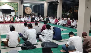 Hidayah Dibalik Penjara : Warga Binaan Lapas Cibinong Isi Malam Jumat dengan Pengajian dan Marawis