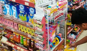 Waspada! Jajanan Mengandung Babi Beredar, Minimarket Depok Klaim Sudah Tarik Produk, MUI Rabu Rapat