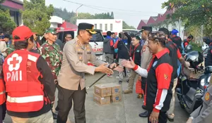  May Day 2025! Ratusan Buruh asal Depok Bertolak ke Jakarta, Kapolres Modali Air Mineral Hingga Nasi Kotak 