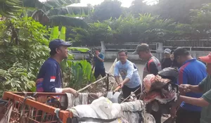 Camat Hendar Fradesa Bareng 600 Warga Beji Babat Sampah Membandel di Berbagai Lingkungan
