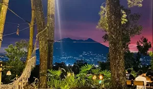 Kulineran Sekalian Healing di Pasir Angin Pas, Resto dengan Pemandangan Gunung dan Hutan Pinus yang Syahdu!