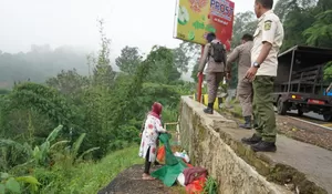 Takut Ditertibkan, PKL di Puncak Ajak Kucing-kucingan Satpol PP 